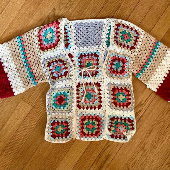 Crocheted mini sweater - Picture 2 of 2